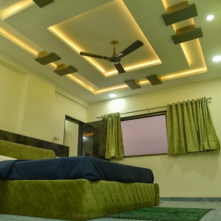 Pawan Executive Tuljapur Exteriör bild