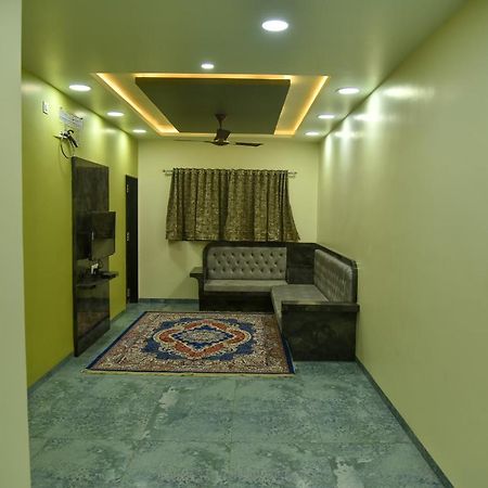 Pawan Executive Tuljapur Exteriör bild