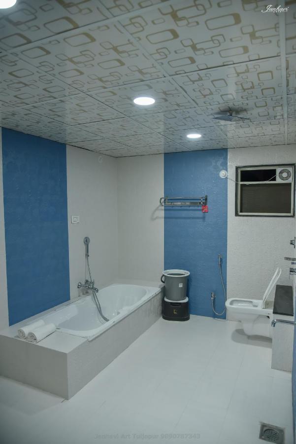 Pawan Executive Tuljapur Exteriör bild