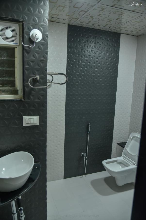 Pawan Executive Tuljapur Exteriör bild