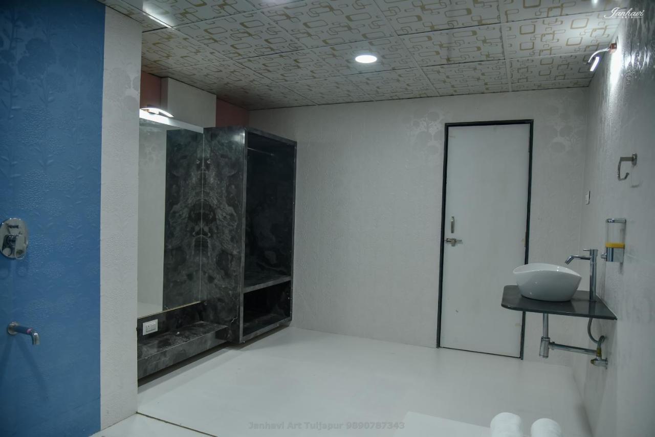 Pawan Executive Tuljapur Exteriör bild
