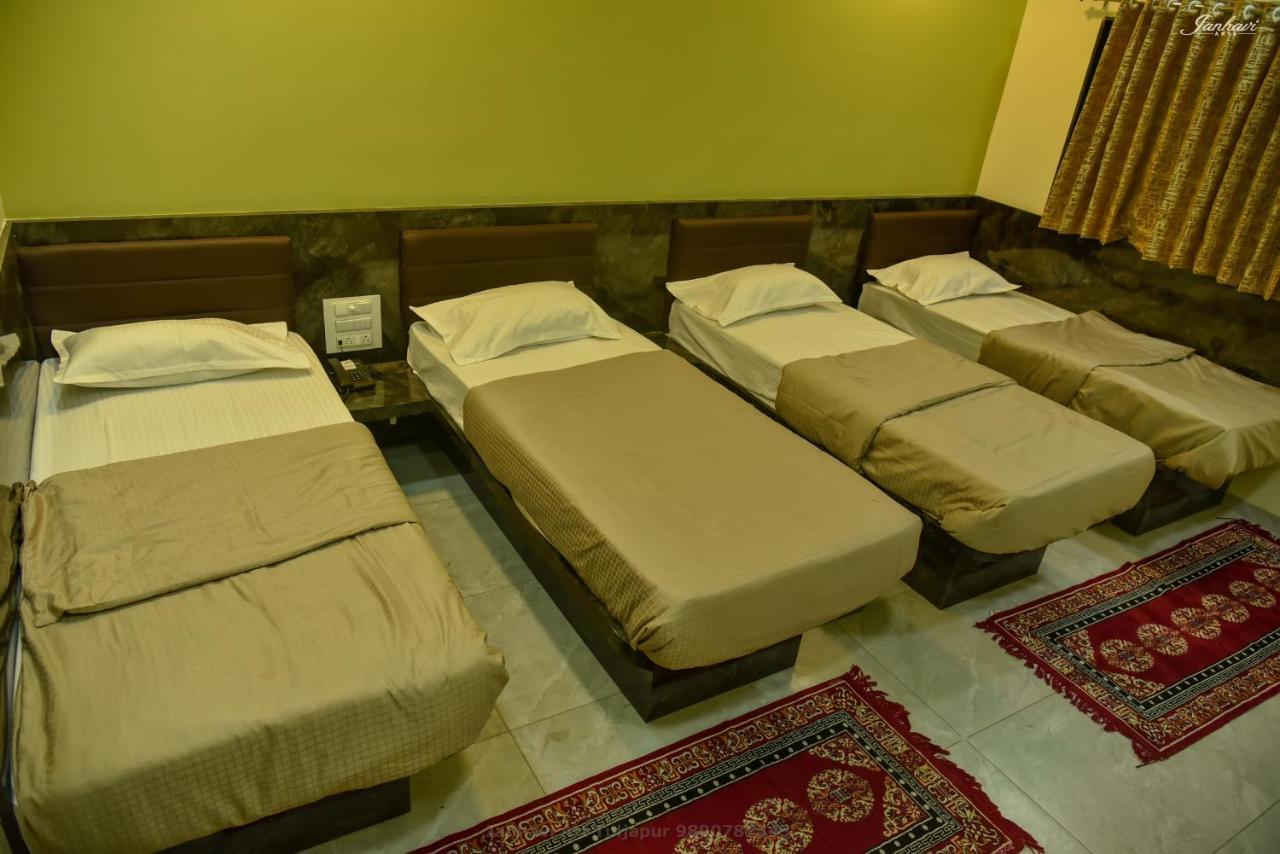 Pawan Executive Tuljapur Exteriör bild