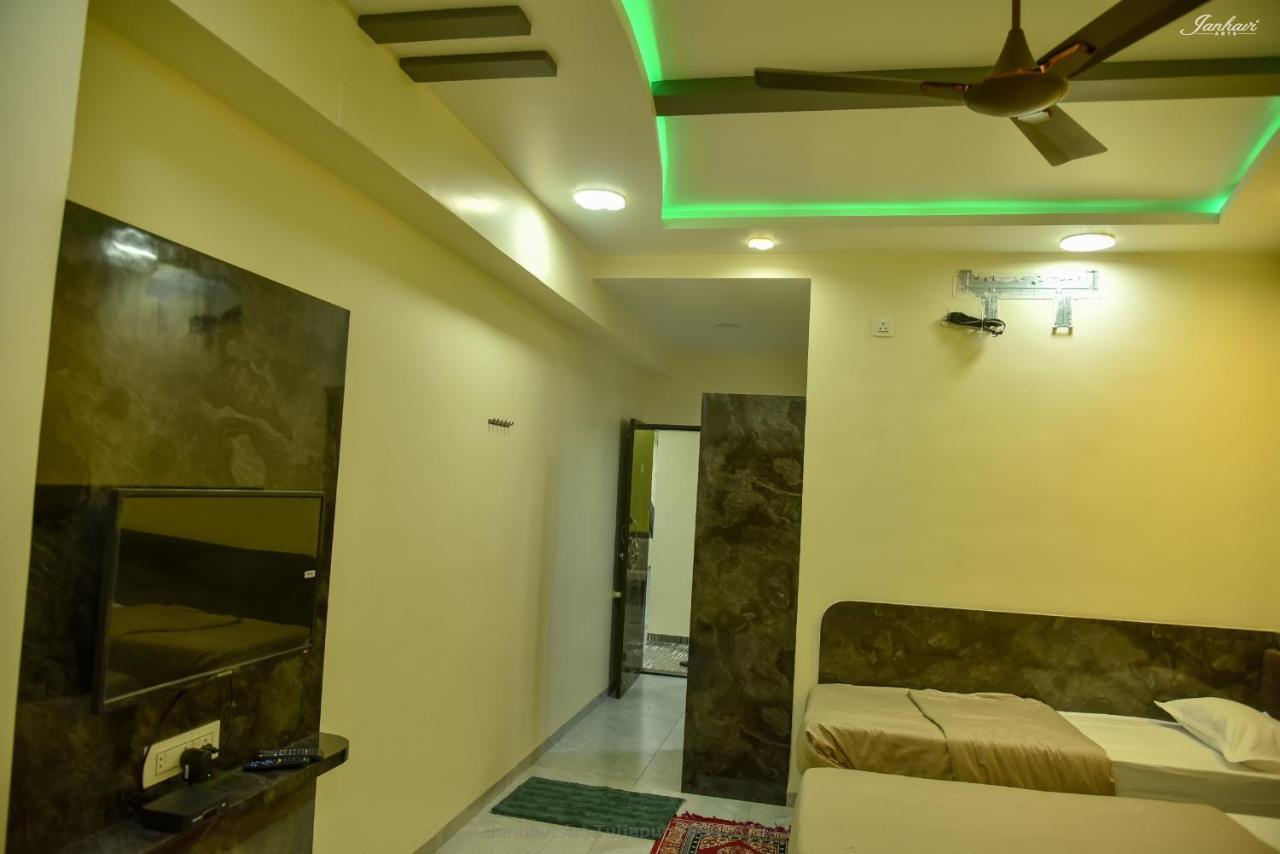 Pawan Executive Tuljapur Exteriör bild
