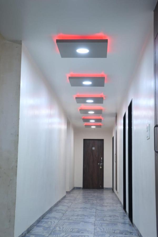 Pawan Executive Tuljapur Exteriör bild