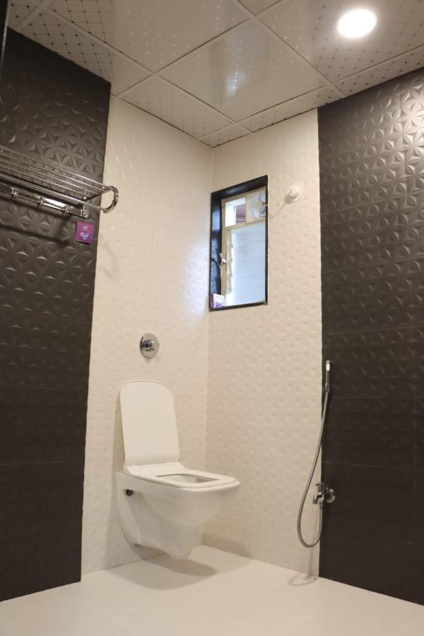 Pawan Executive Tuljapur Exteriör bild