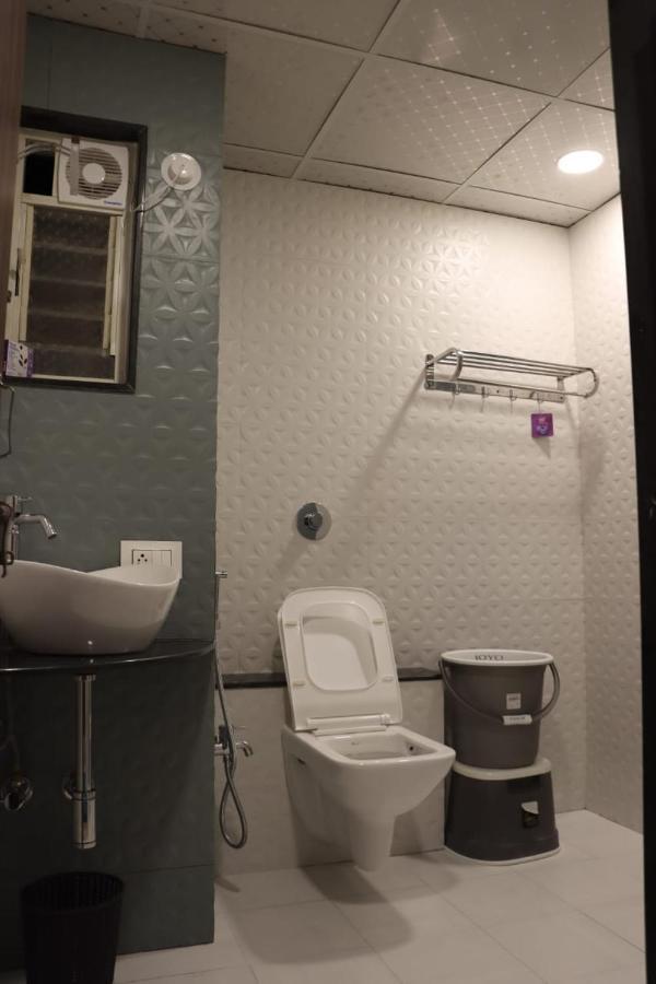 Pawan Executive Tuljapur Exteriör bild