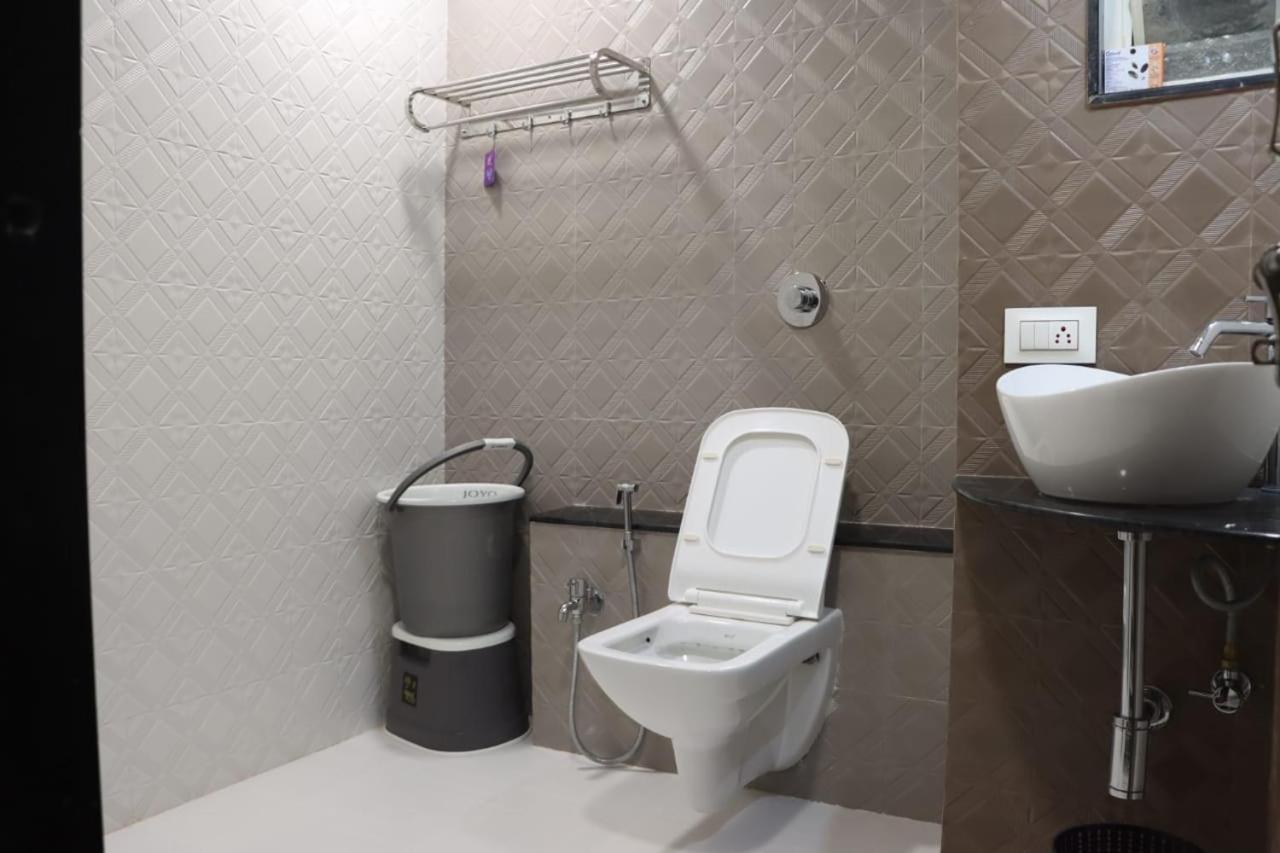 Pawan Executive Tuljapur Exteriör bild