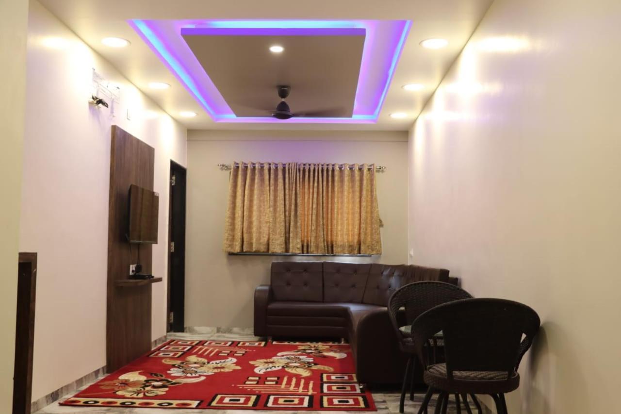 Pawan Executive Tuljapur Exteriör bild