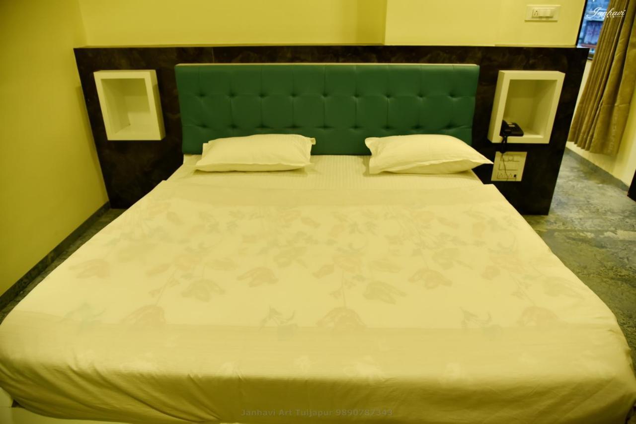 Pawan Executive Tuljapur Exteriör bild