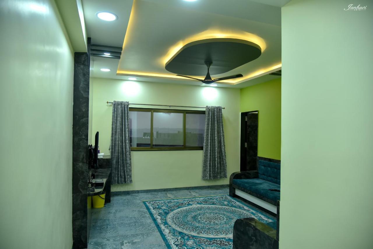 Pawan Executive Tuljapur Exteriör bild