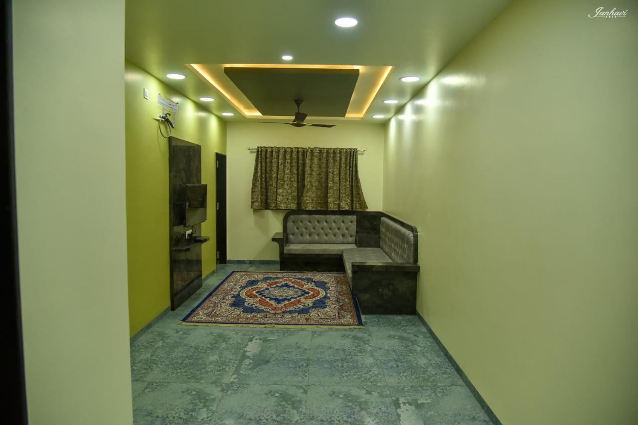 Pawan Executive Tuljapur Exteriör bild