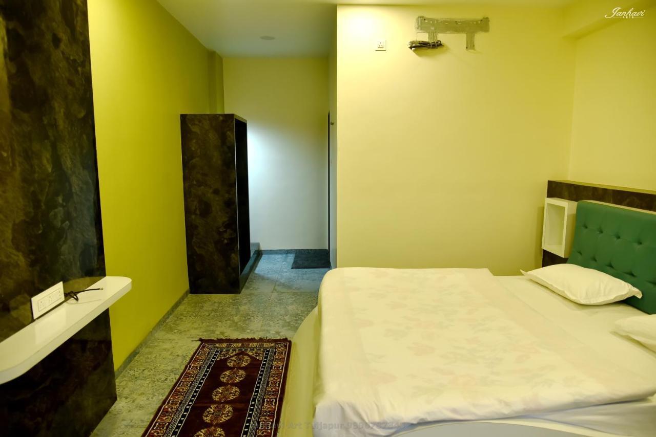 Pawan Executive Tuljapur Exteriör bild