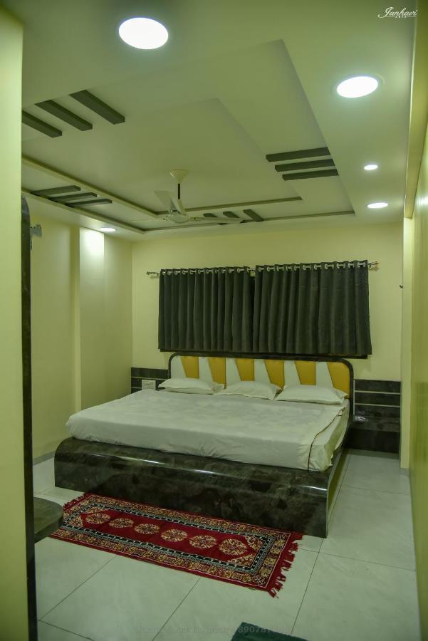 Pawan Executive Tuljapur Exteriör bild