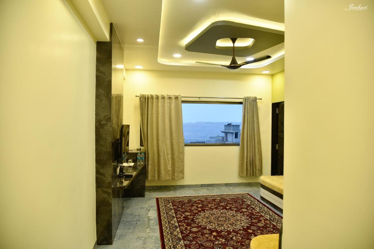 Pawan Executive Tuljapur Exteriör bild